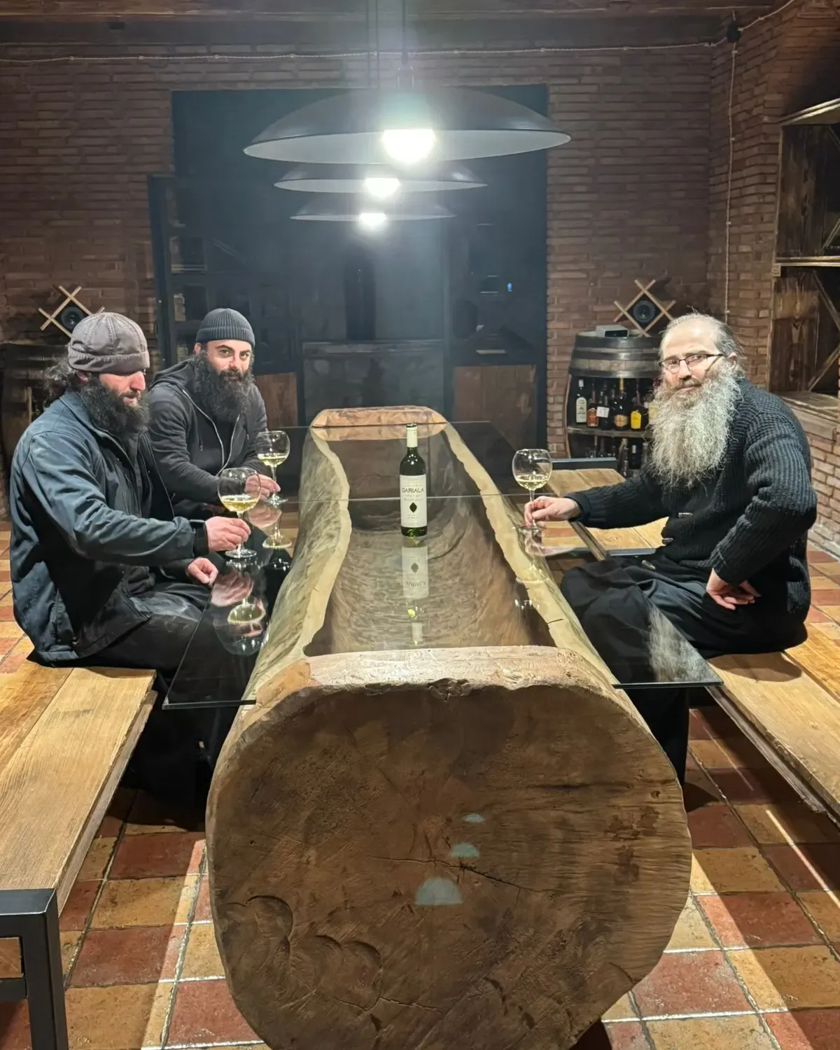 Il monastero di Dariali in alta montagna, dove i monaci vinificano in qvevri
